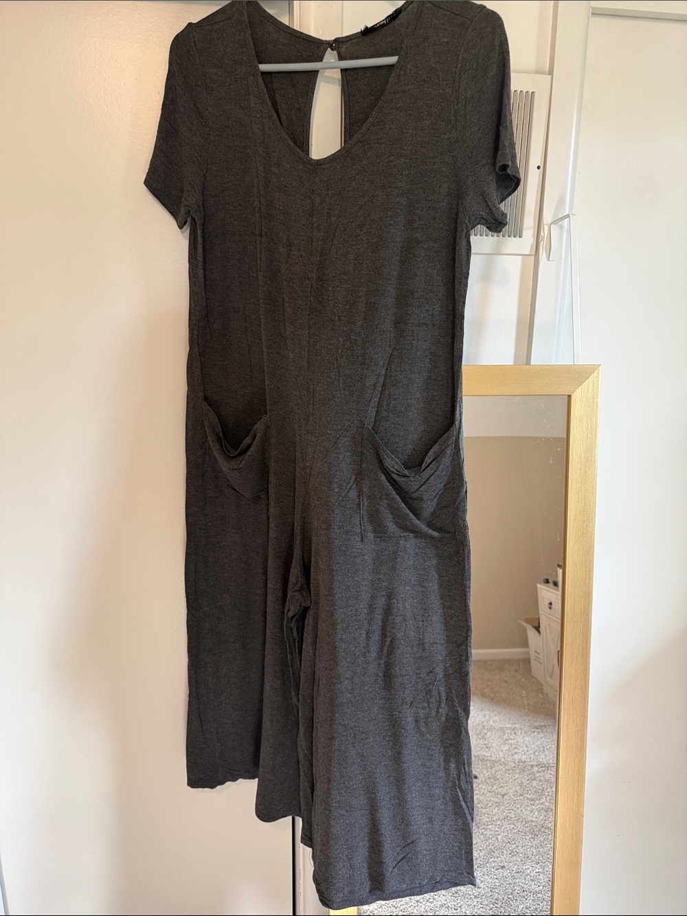 Women's Short-Sleeve Pocket jumper in Charcoal Gray
